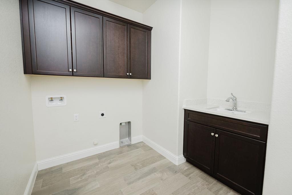 1407 E Via Azzurra Way, Fresno, CA 93730