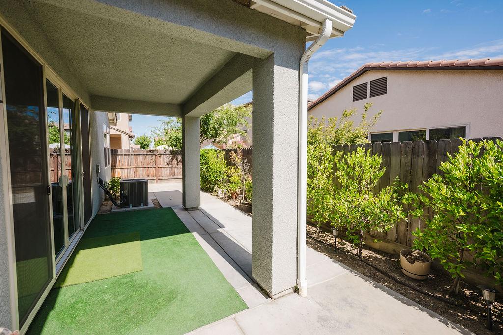 1407 E Via Azzurra Way, Fresno, CA 93730