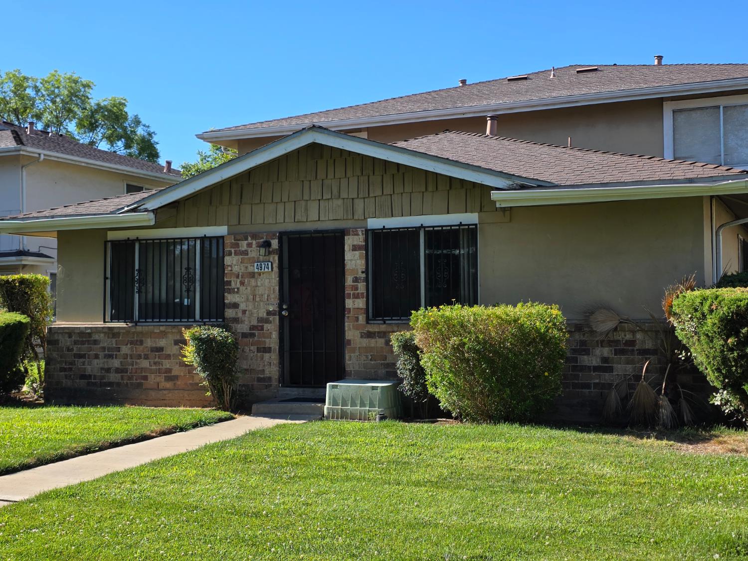 4974 N Holt Ave #102, Fresno, CA 93705