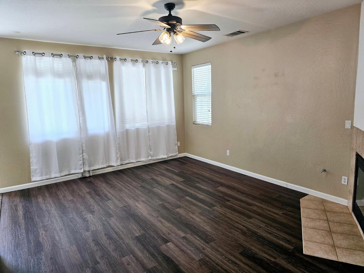 6653 E Braly Ave E, Fresno, CA 93727