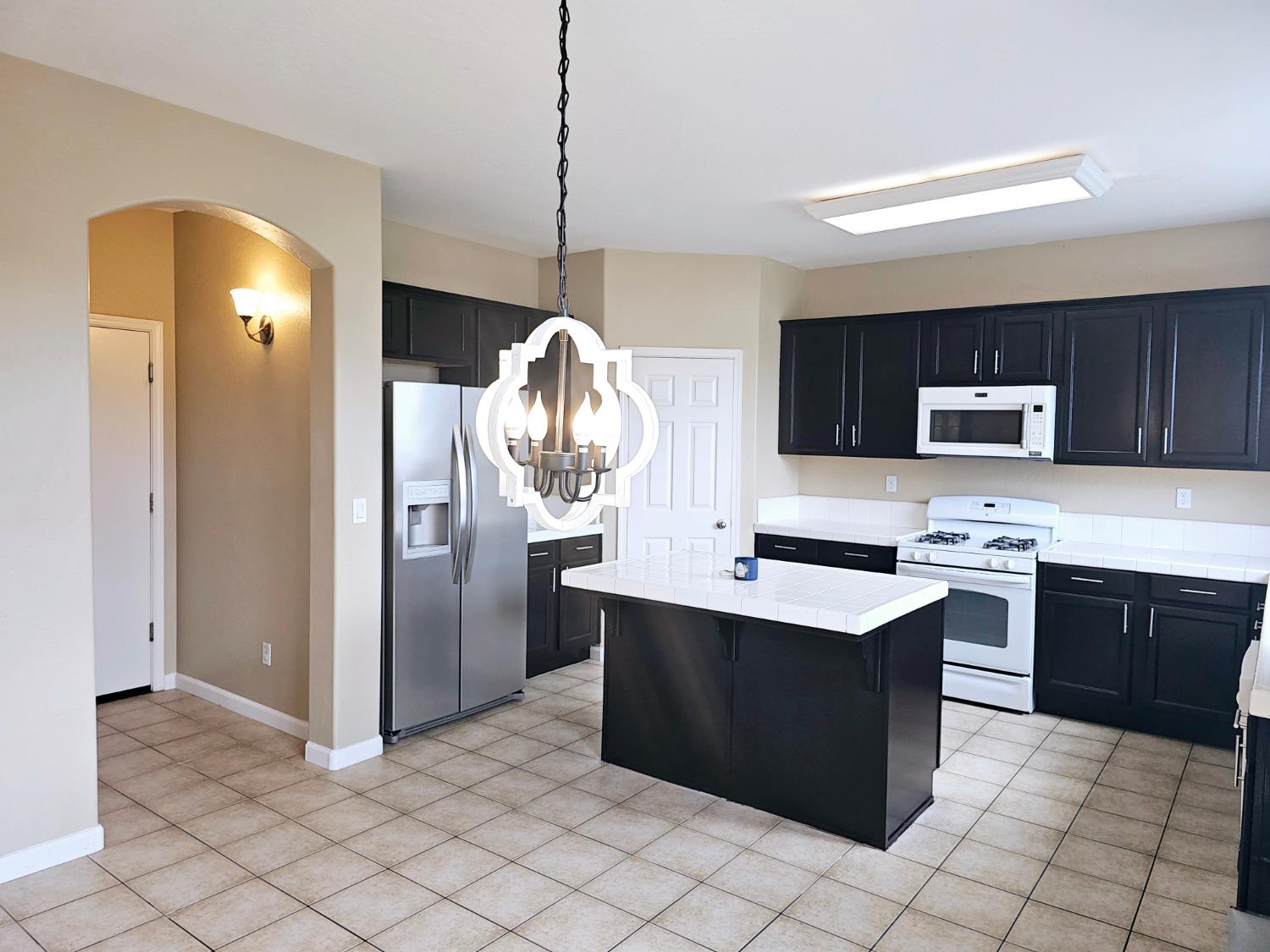 6653 E Braly Ave E, Fresno, CA 93727