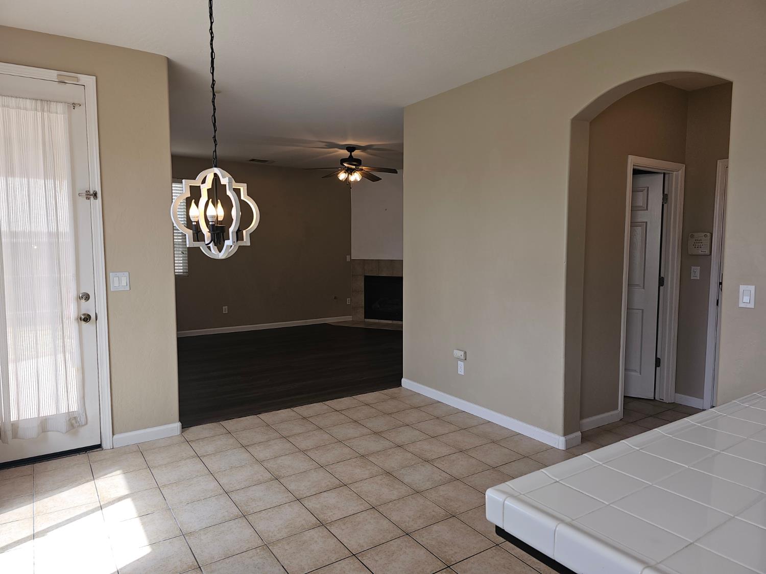 6653 E Braly Ave E, Fresno, CA 93727