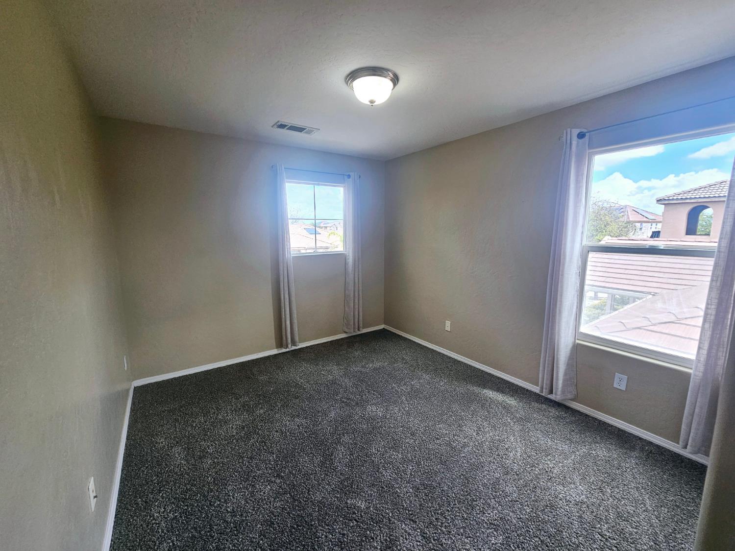 6653 E Braly Ave E, Fresno, CA 93727