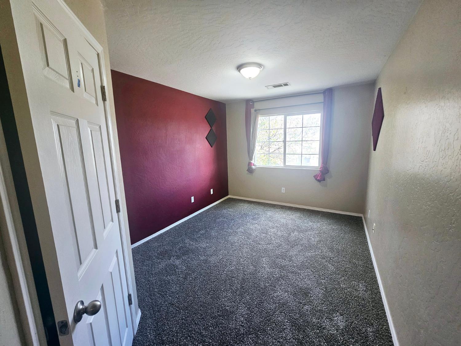 6653 E Braly Ave E, Fresno, CA 93727
