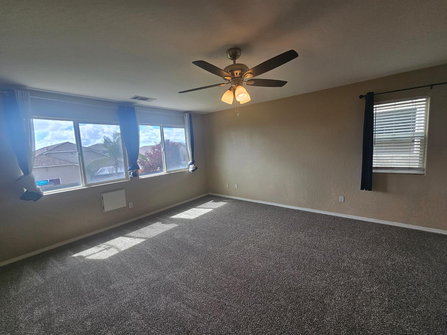 6653 E Braly Ave E, Fresno, CA 93727