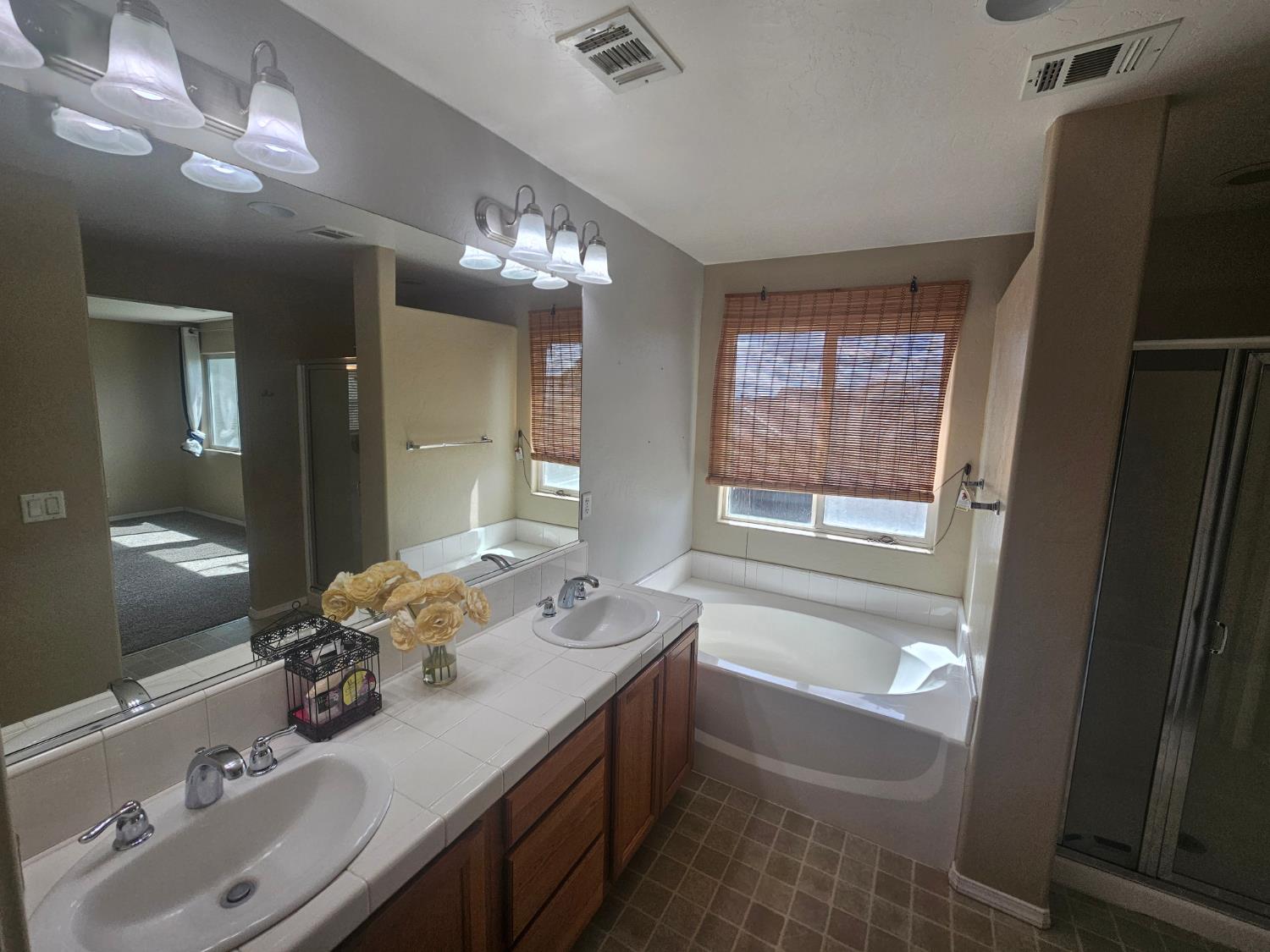 6653 E Braly Ave E, Fresno, CA 93727