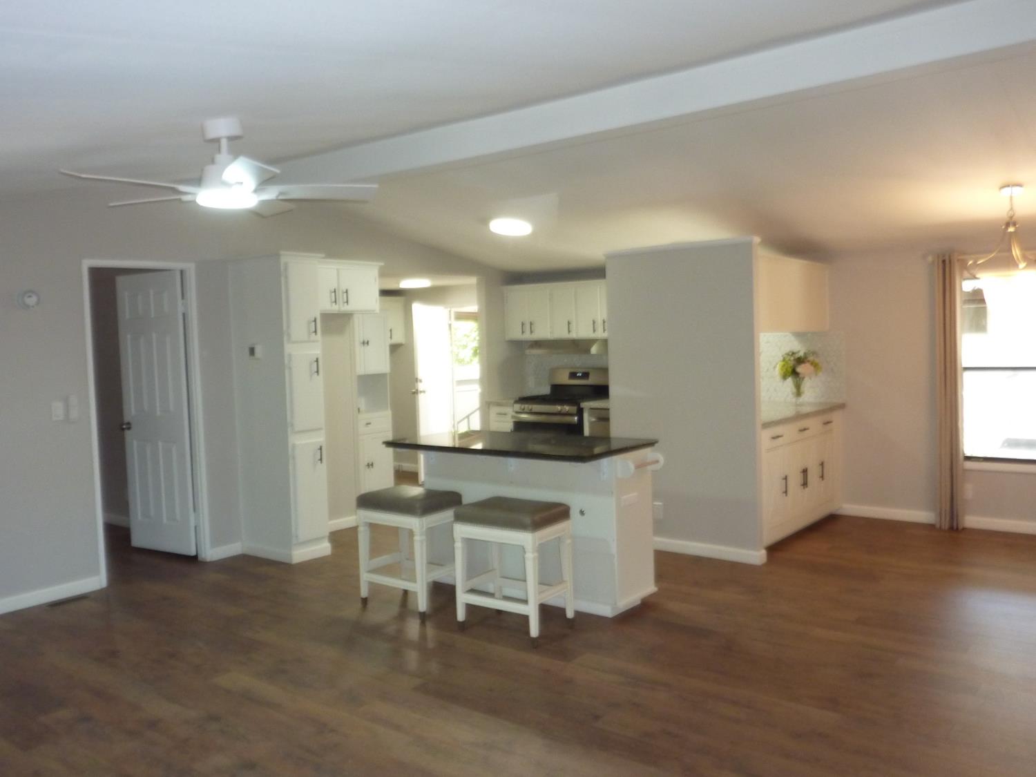 221 W Herndon Ave #50, Fresno, CA 93650