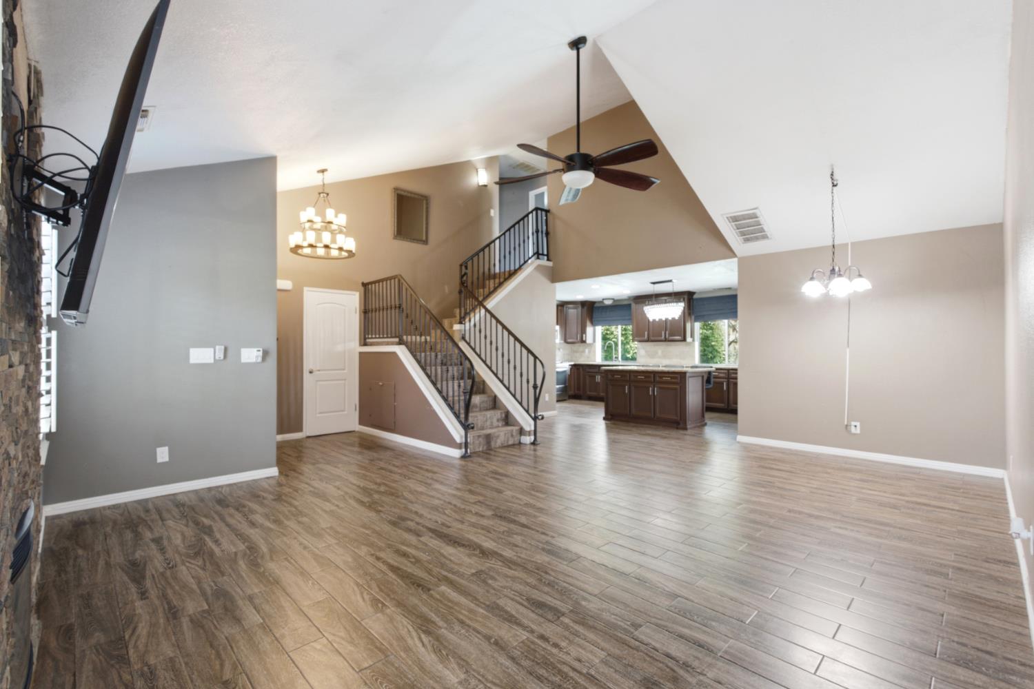 8735 N CEDAR Ave #151, Fresno, CA 93720