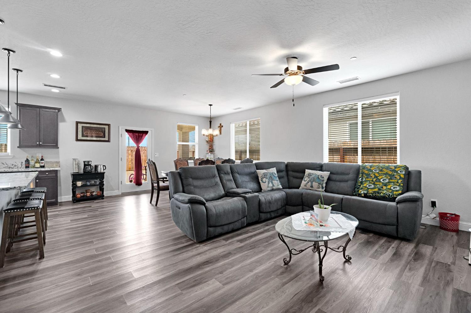 1121 Wasatch Dr, Madera, CA 93638