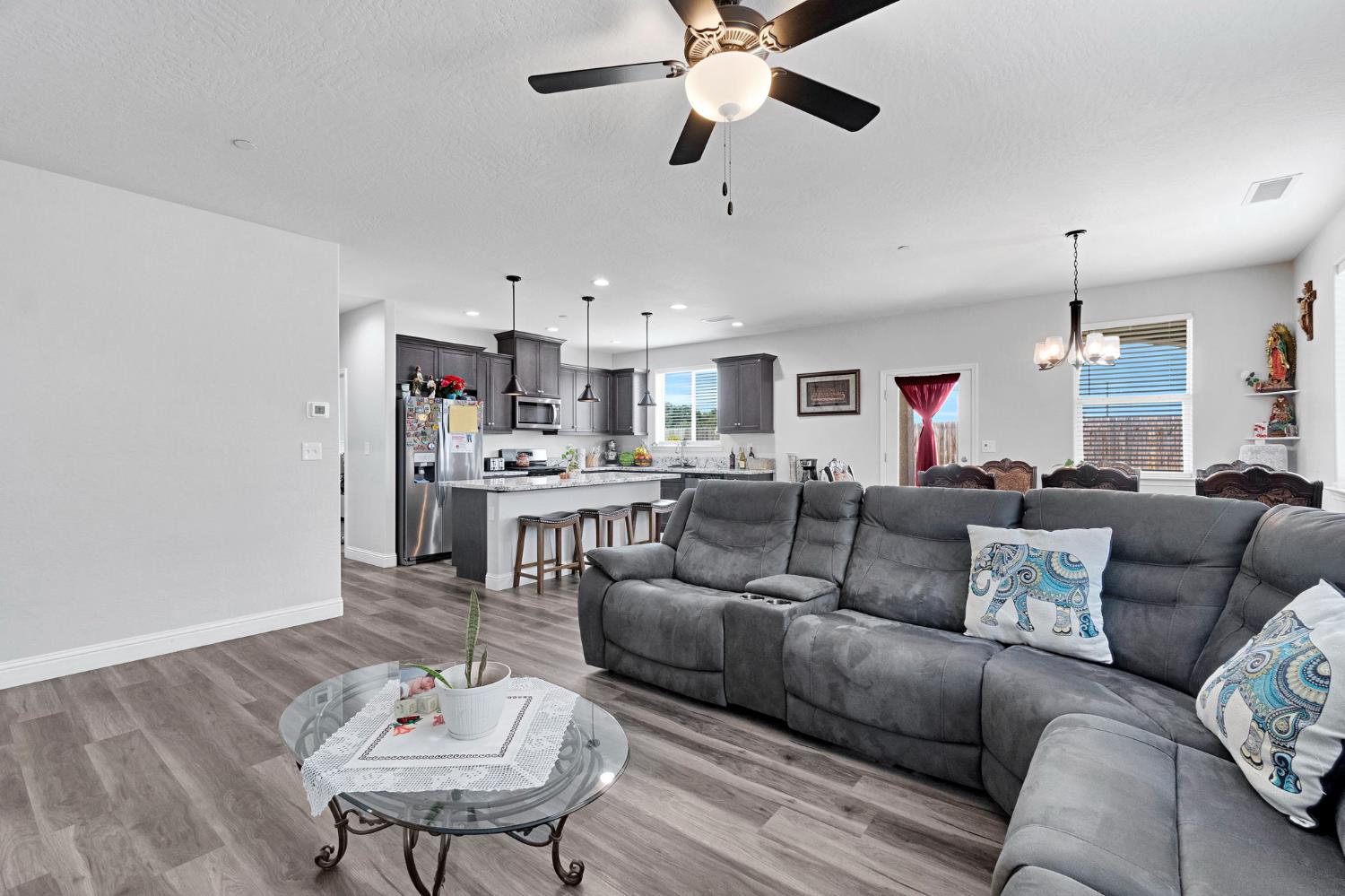 1121 Wasatch Dr, Madera, CA 93638