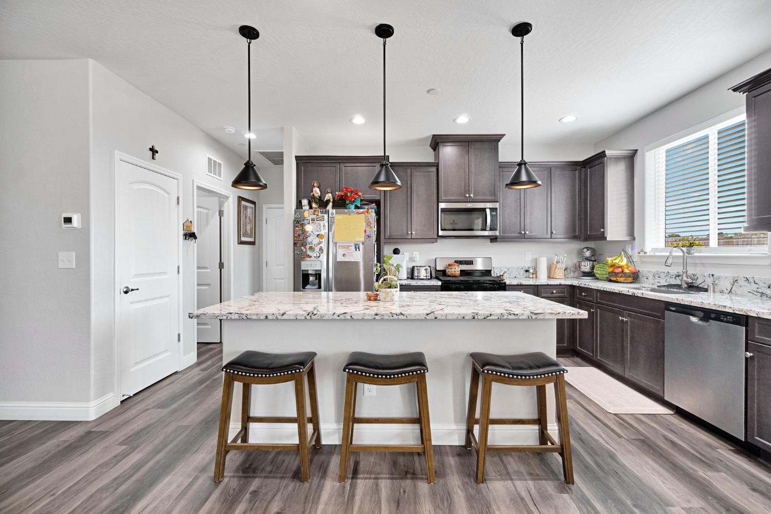 1121 Wasatch Dr, Madera, CA 93638
