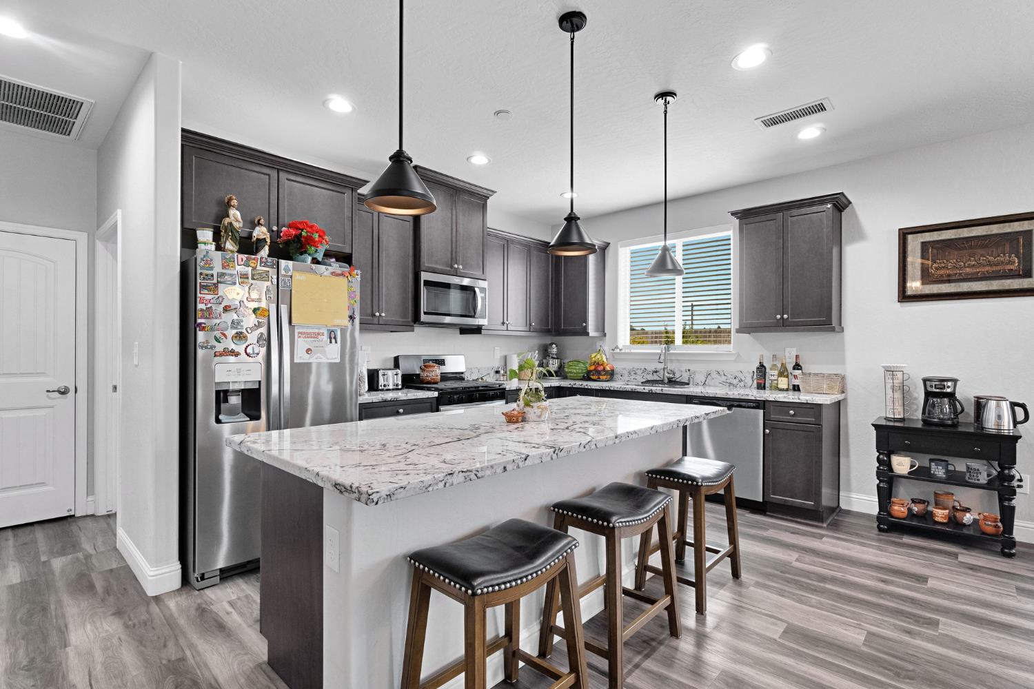 1121 Wasatch Dr, Madera, CA 93638