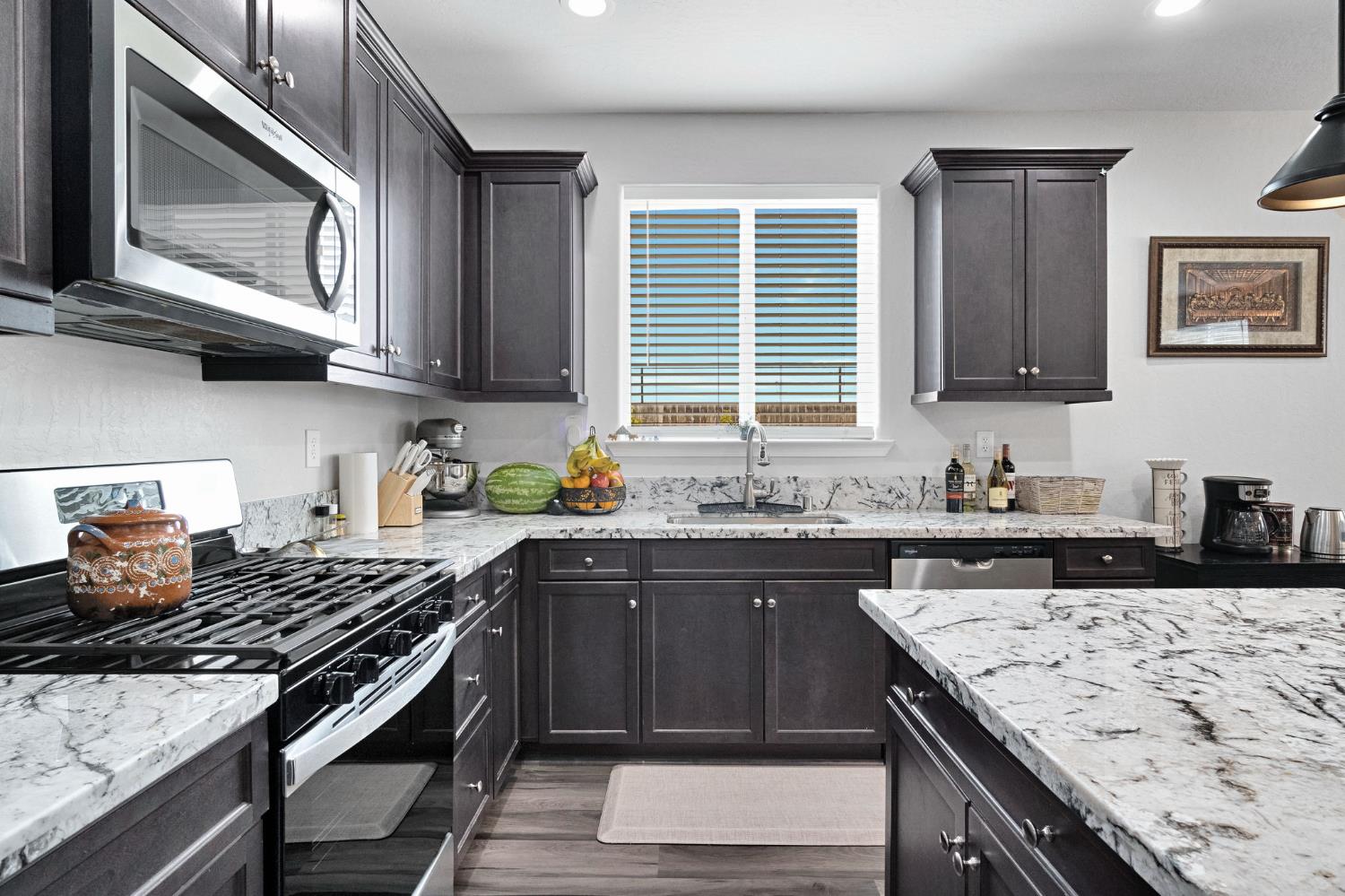 1121 Wasatch Dr, Madera, CA 93638