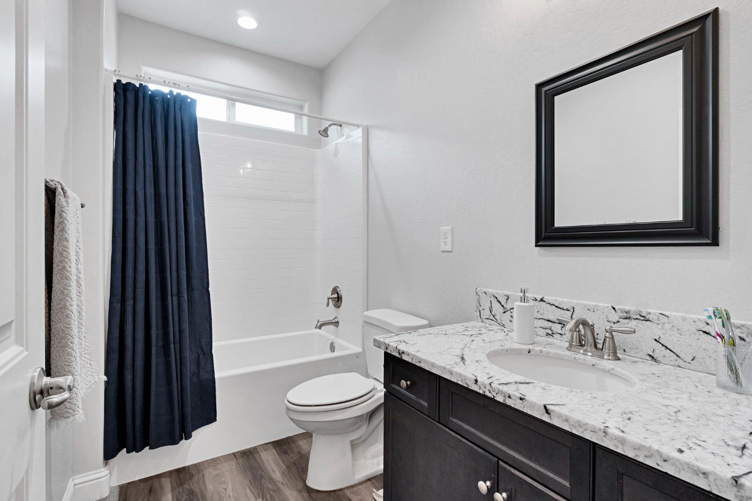 1121 Wasatch Dr, Madera, CA 93638