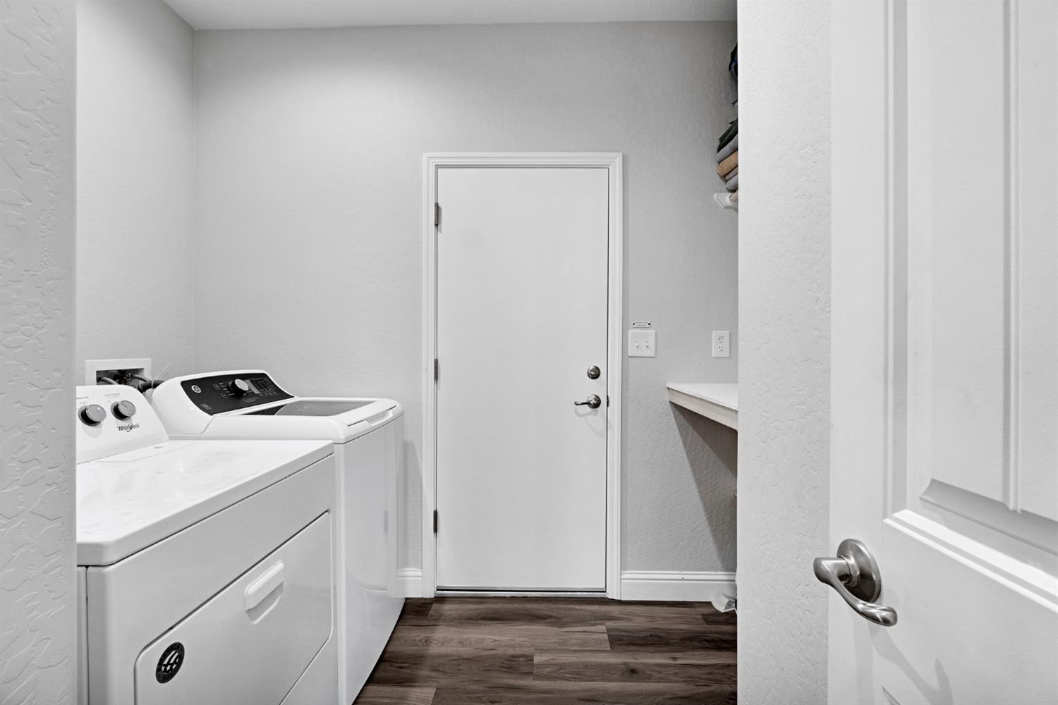 1121 Wasatch Dr, Madera, CA 93638