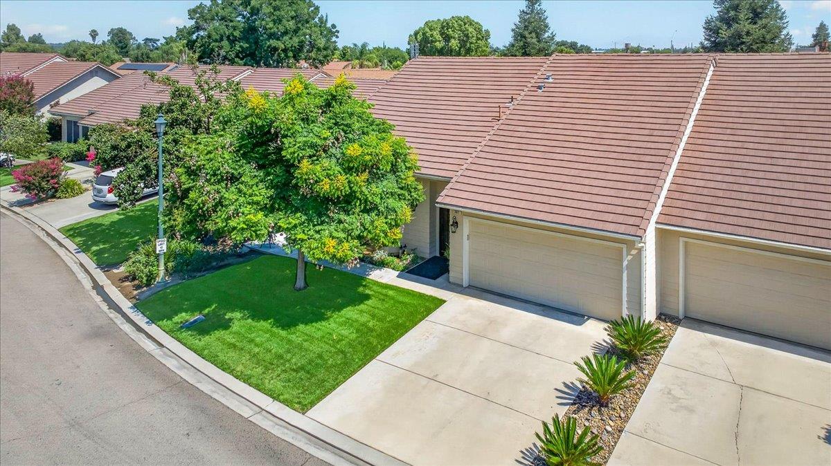 337 Village Drive, Dinuba, CA 93618
