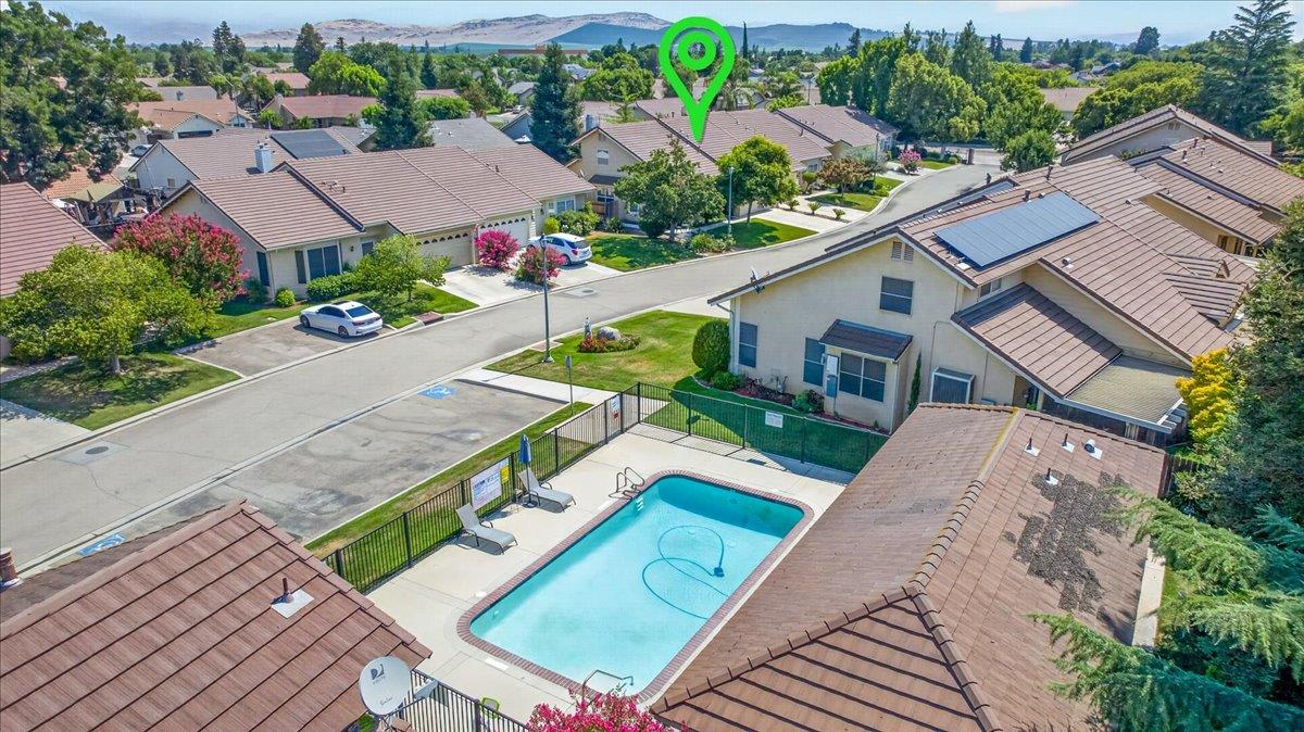 337 Village Drive, Dinuba, CA 93618