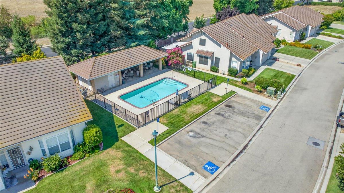 337 Village Drive, Dinuba, CA 93618