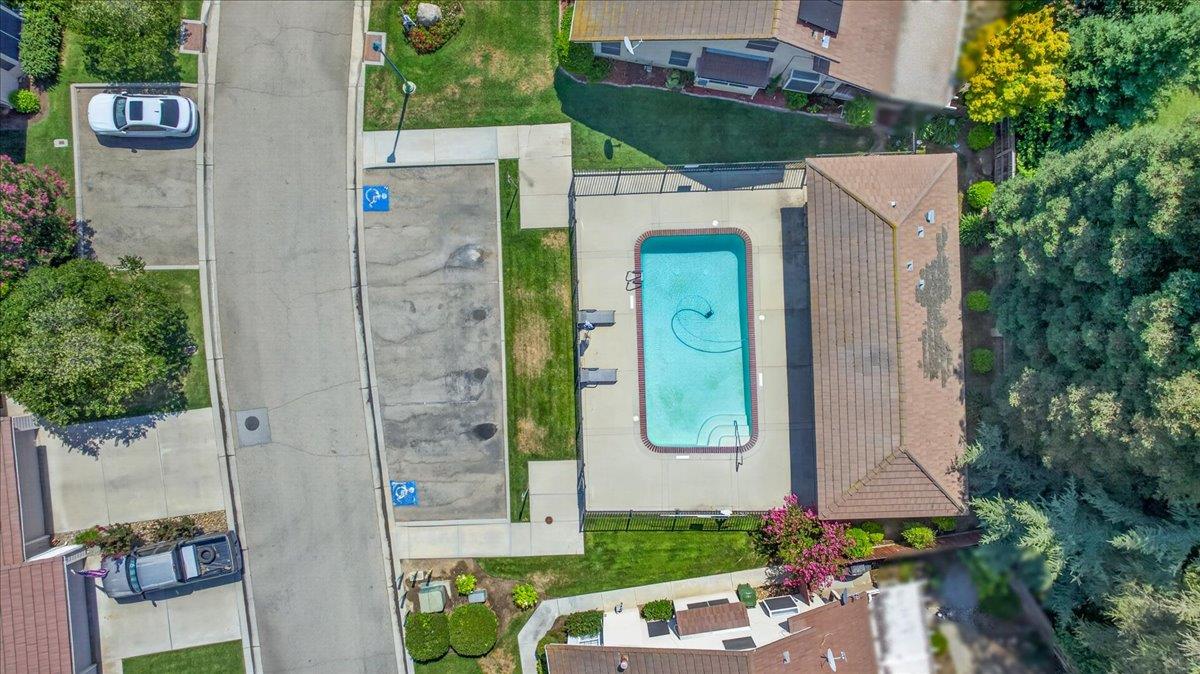 337 Village Drive, Dinuba, CA 93618