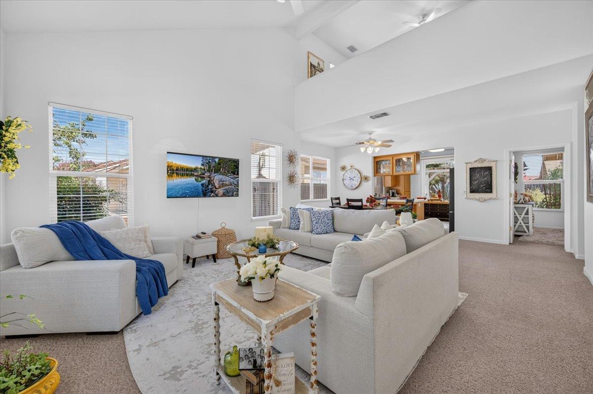 337 Village Drive, Dinuba, CA 93618