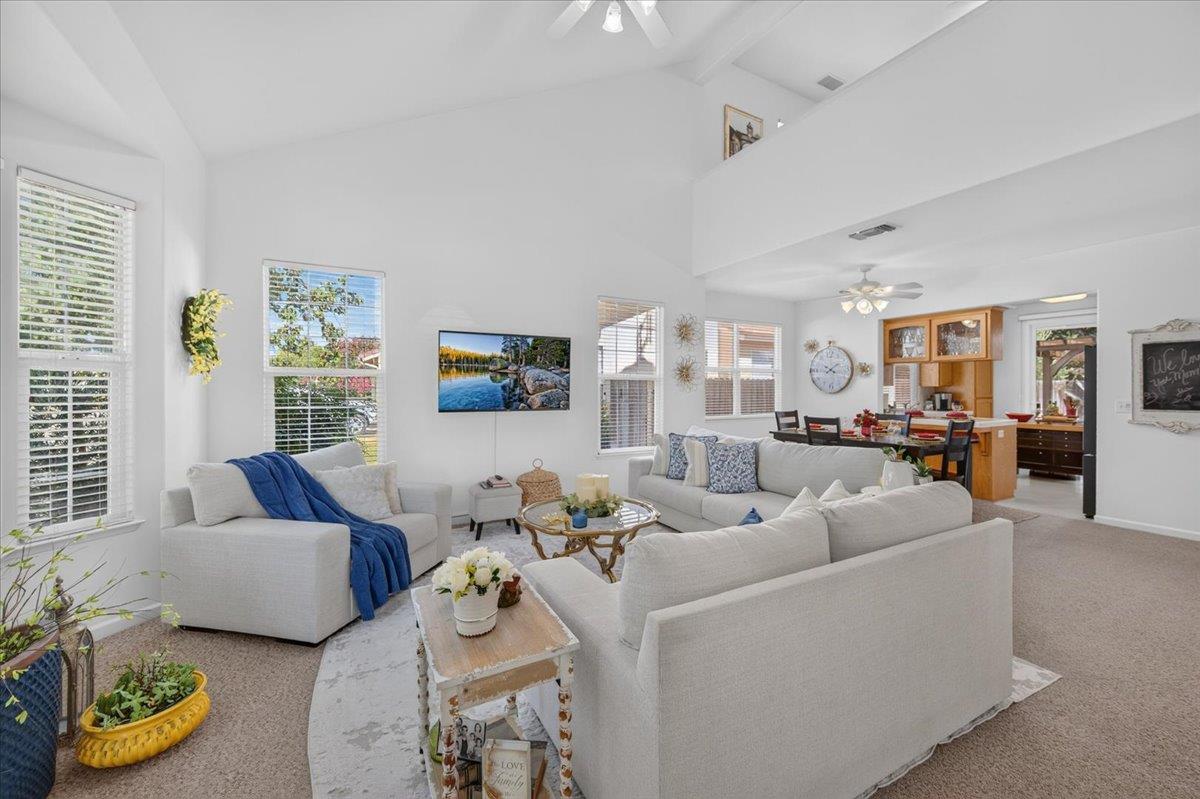 337 Village Drive, Dinuba, CA 93618