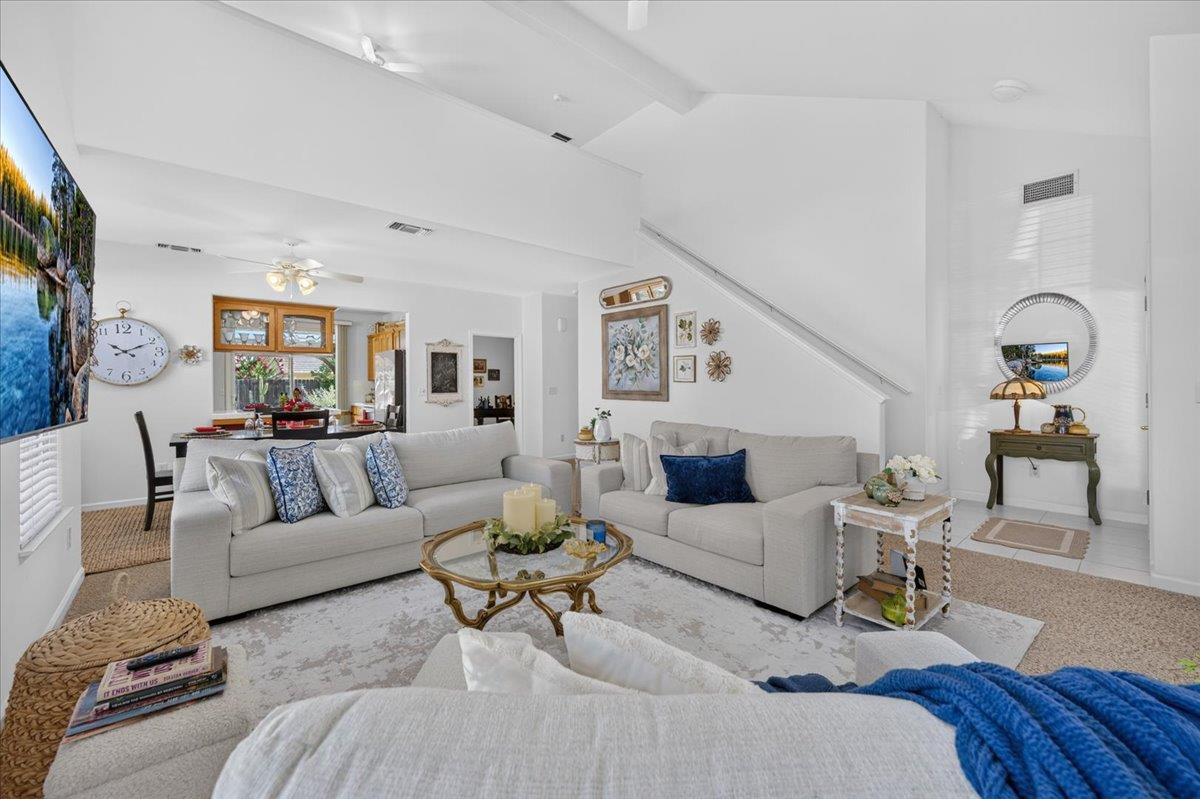 337 Village Drive, Dinuba, CA 93618