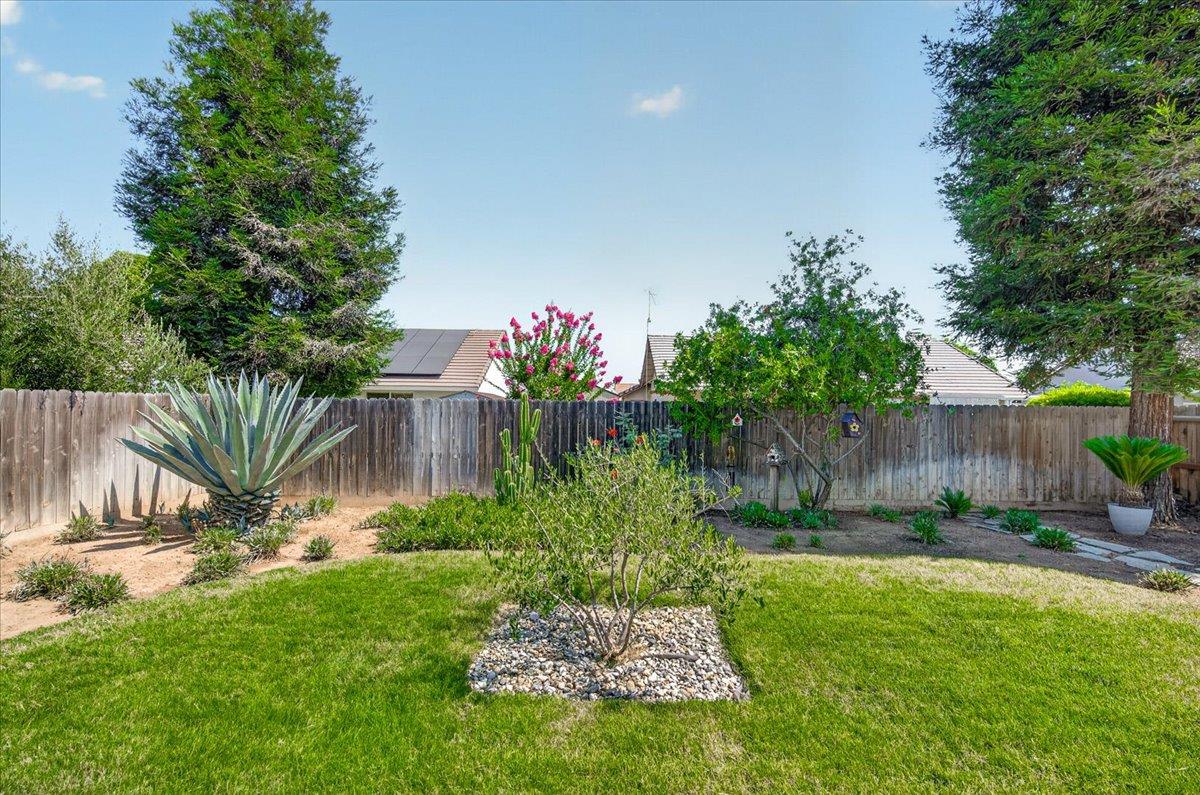 337 Village Drive, Dinuba, CA 93618