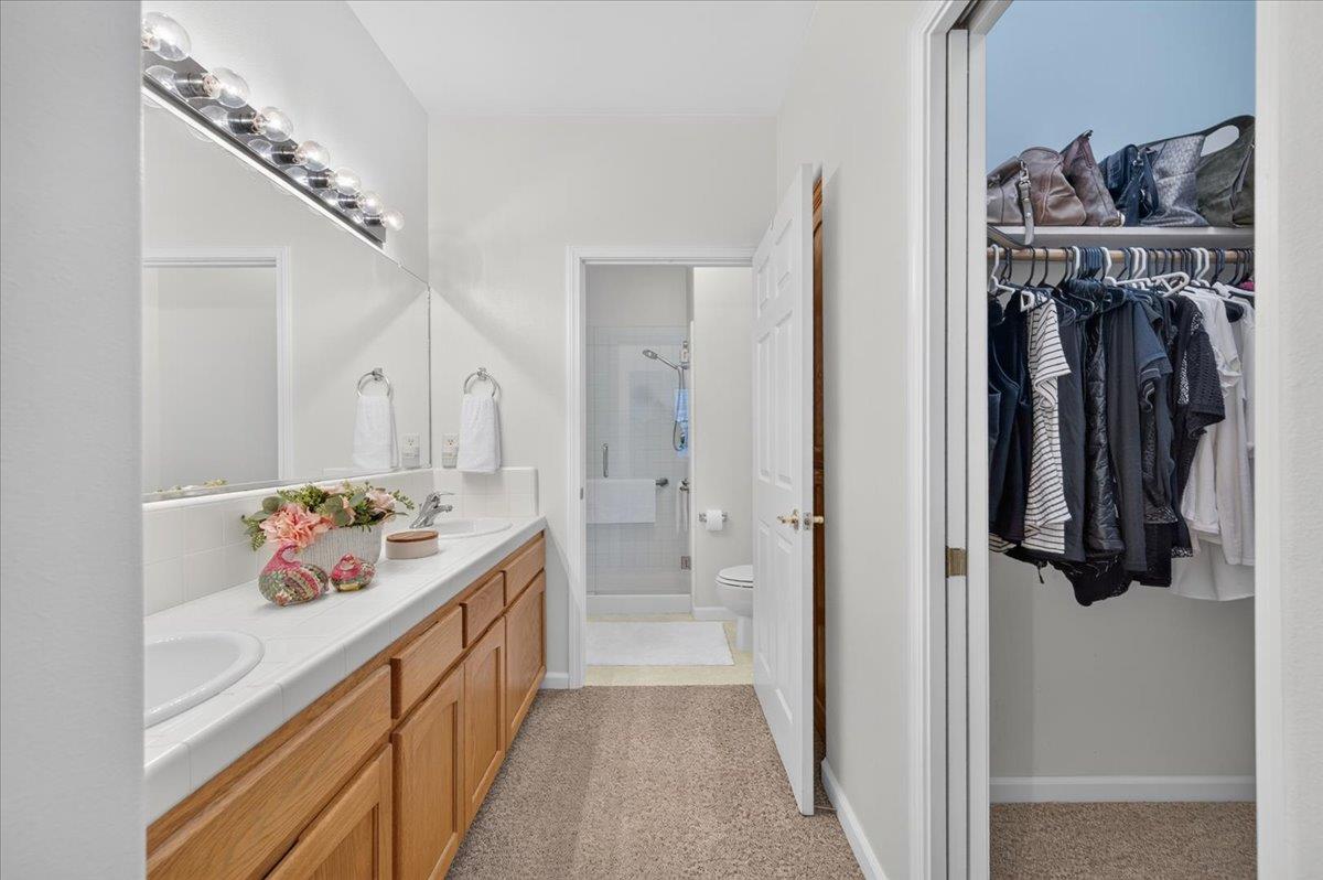 337 Village Drive, Dinuba, CA 93618