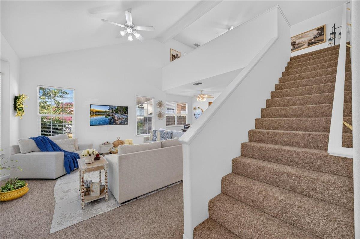 337 Village Drive, Dinuba, CA 93618