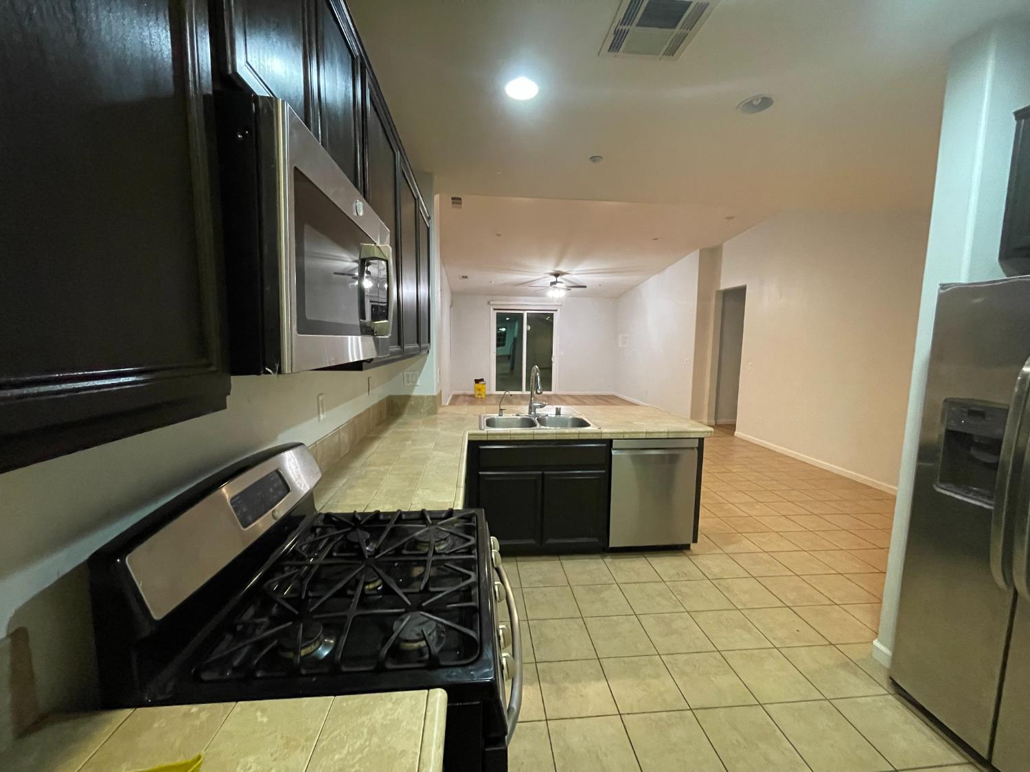 6671 E Harwood Ave, Fresno, CA 93727