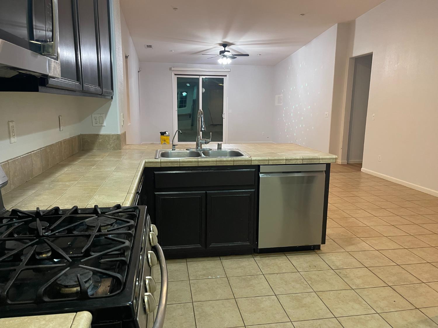 6671 E Harwood Ave, Fresno, CA 93727