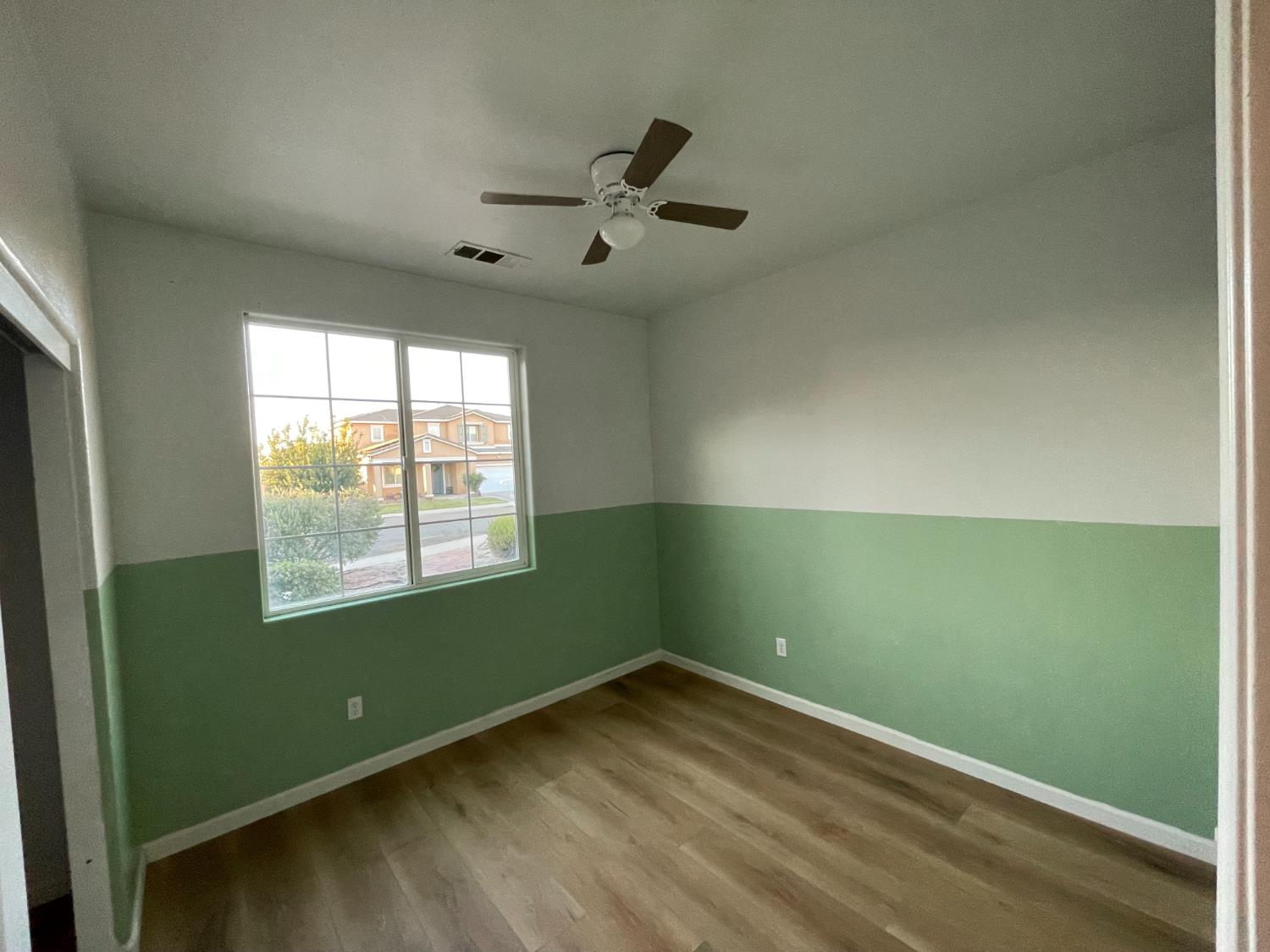 6671 E Harwood Ave, Fresno, CA 93727