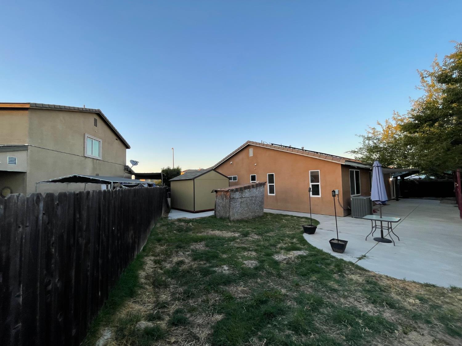6671 E Harwood Ave, Fresno, CA 93727