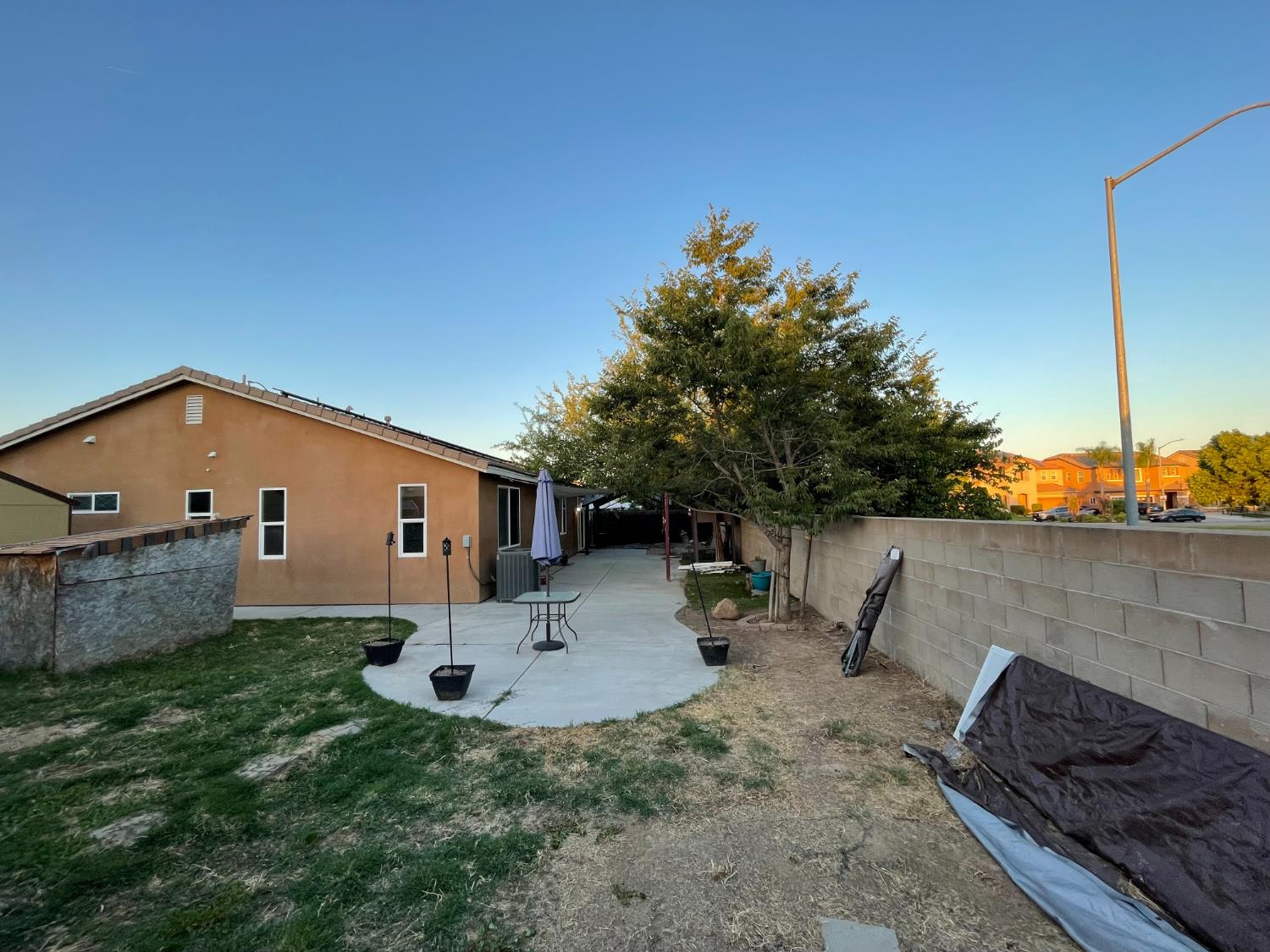6671 E Harwood Ave, Fresno, CA 93727