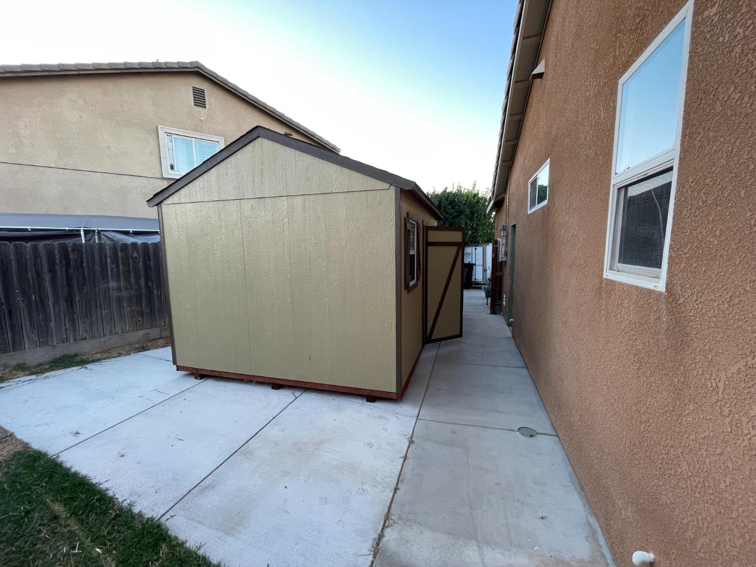 6671 E Harwood Ave, Fresno, CA 93727