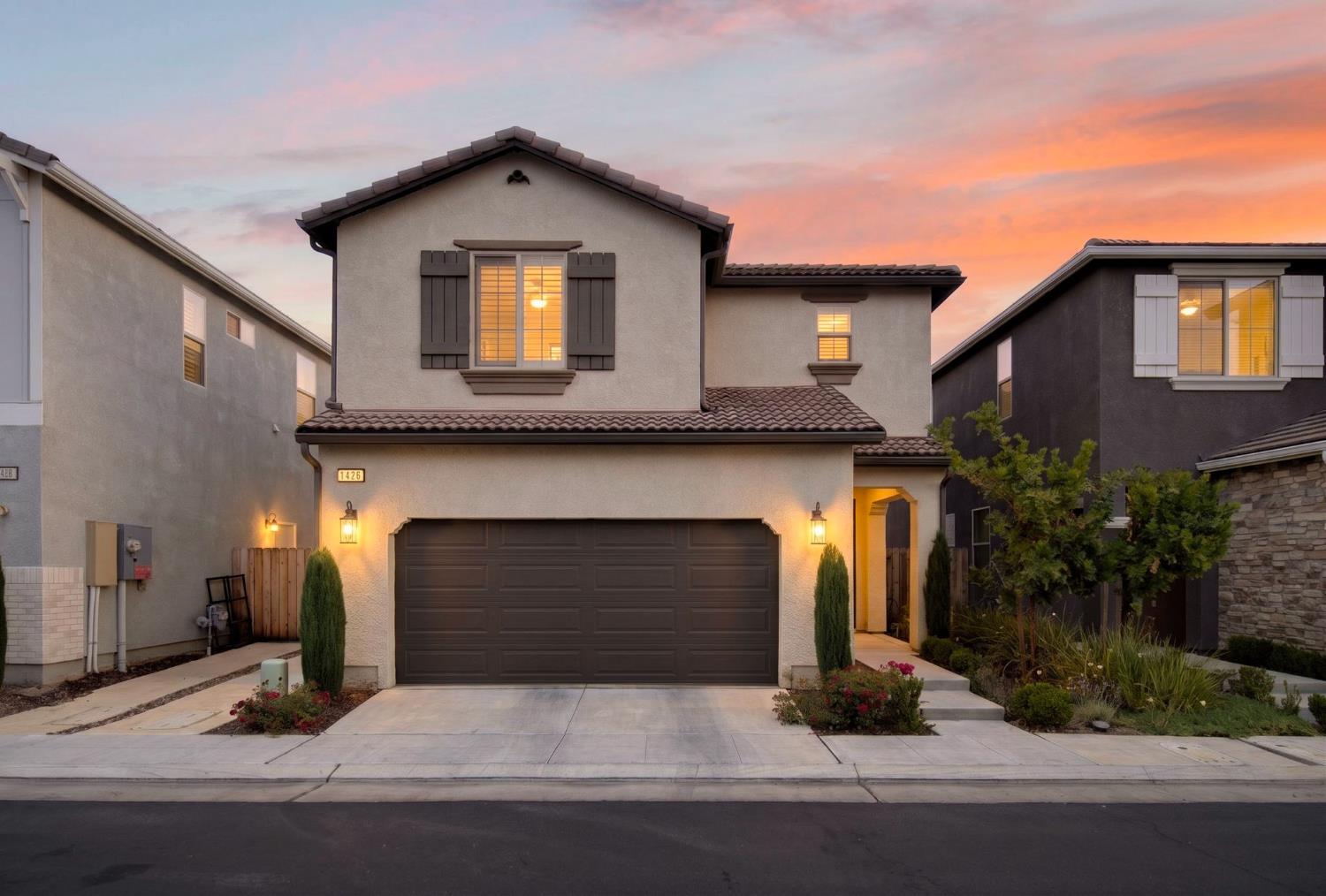 1426 E Via Dorata Way, Fresno, CA 93730