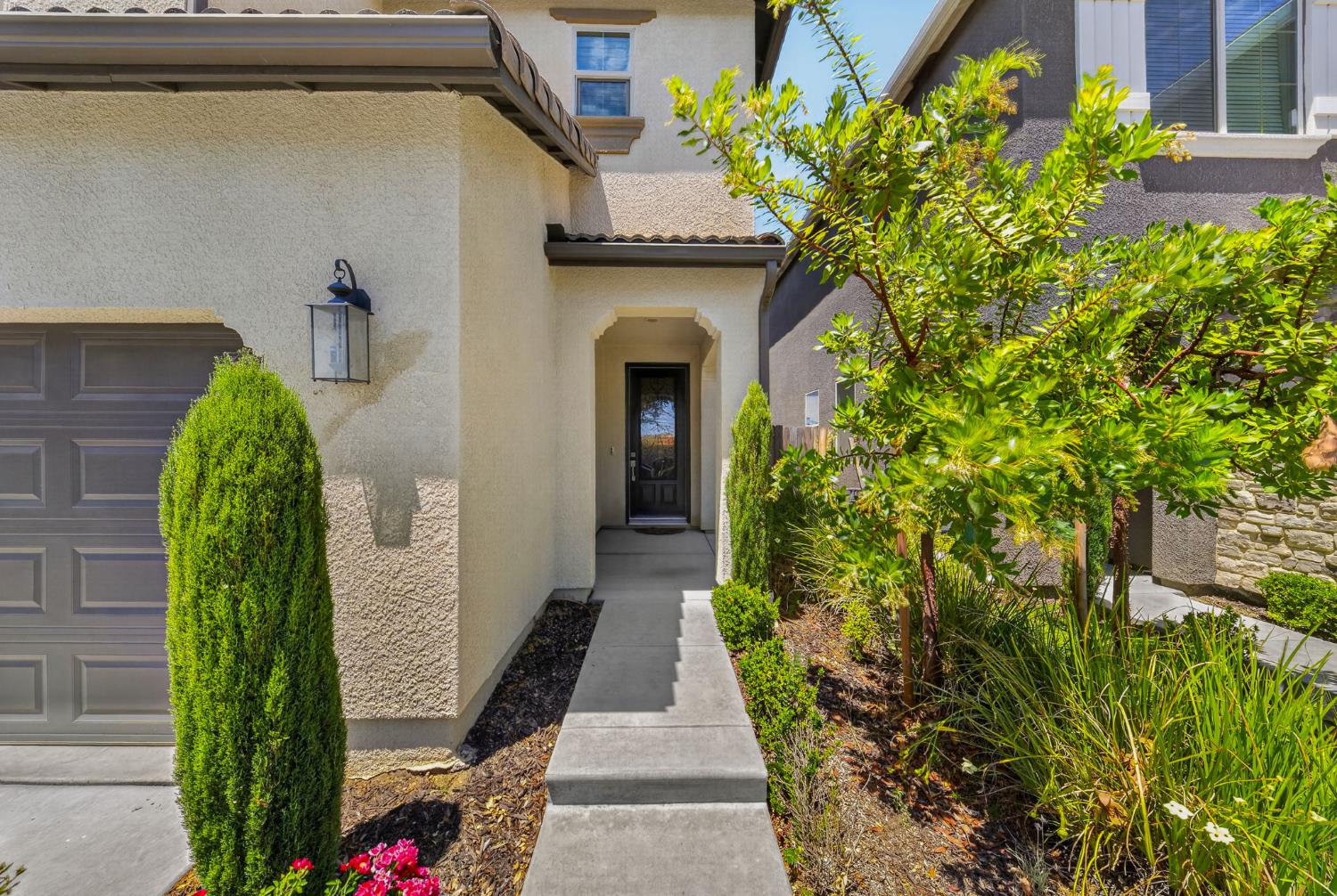 1426 E Via Dorata Way, Fresno, CA 93730