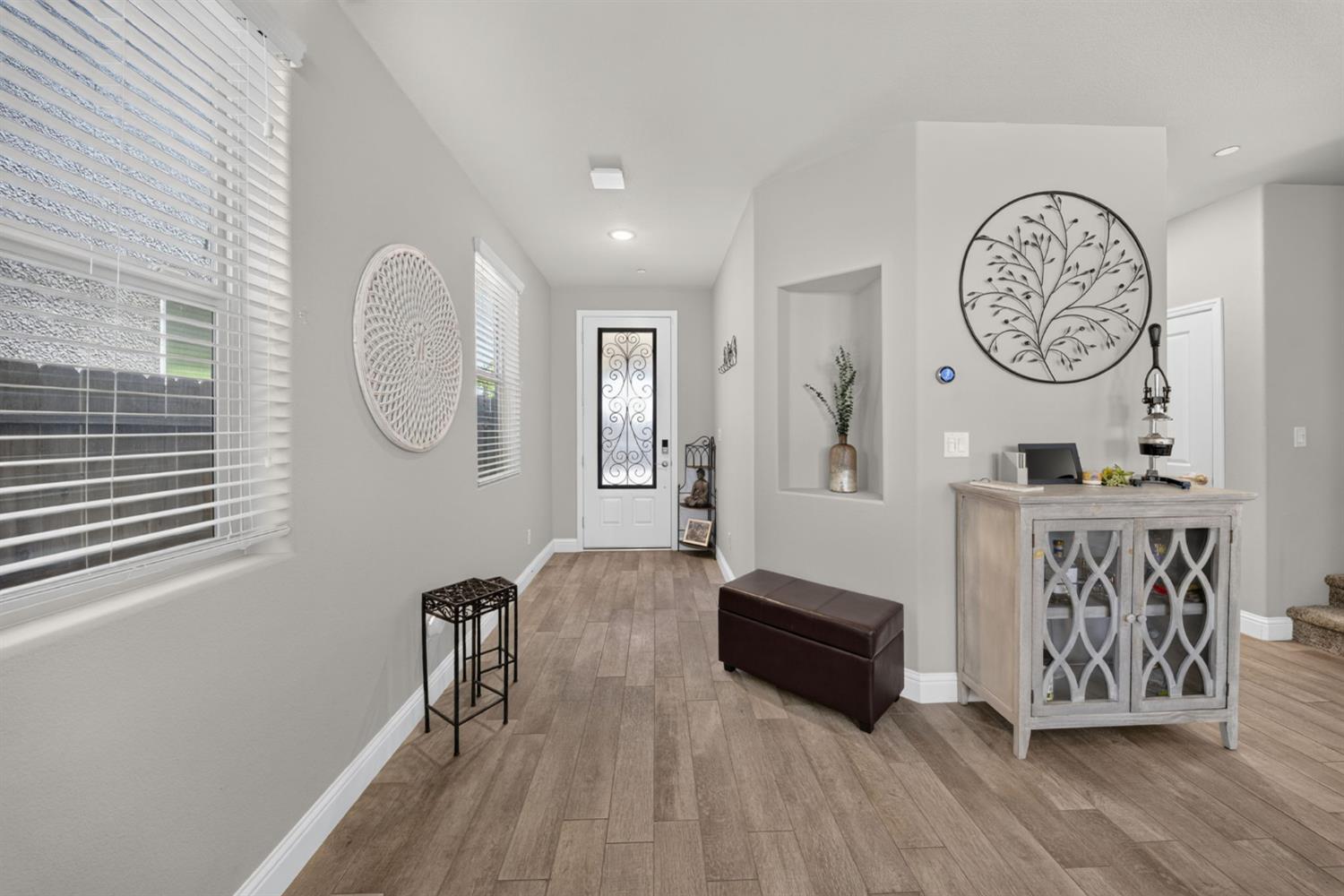 1426 E Via Dorata Way, Fresno, CA 93730