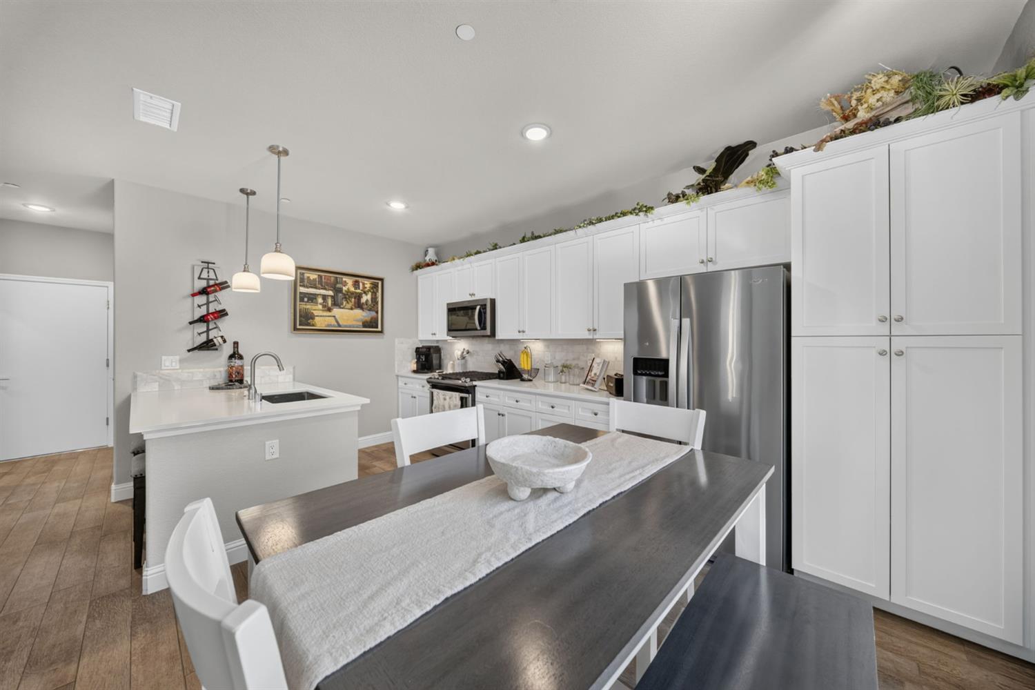1426 E Via Dorata Way, Fresno, CA 93730