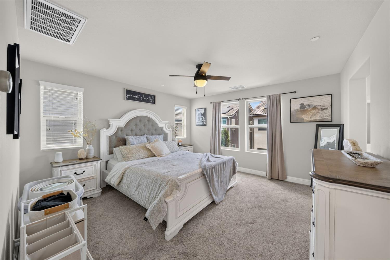 1426 E Via Dorata Way, Fresno, CA 93730