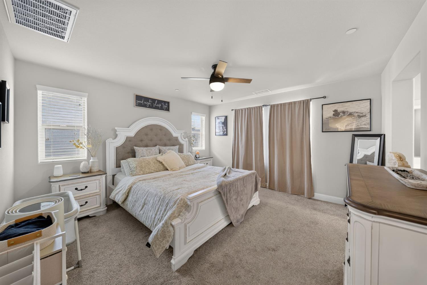 1426 E Via Dorata Way, Fresno, CA 93730