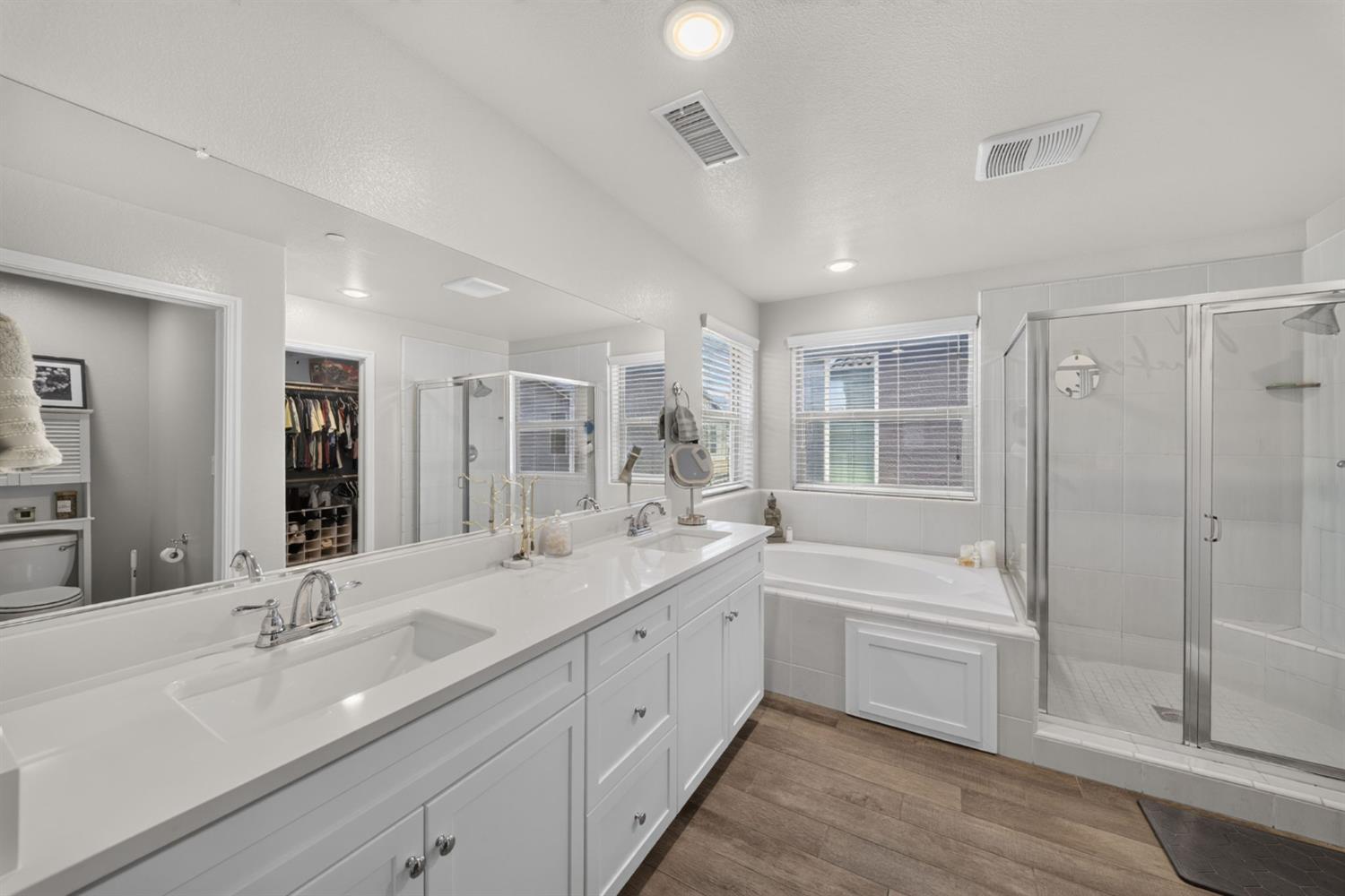 1426 E Via Dorata Way, Fresno, CA 93730