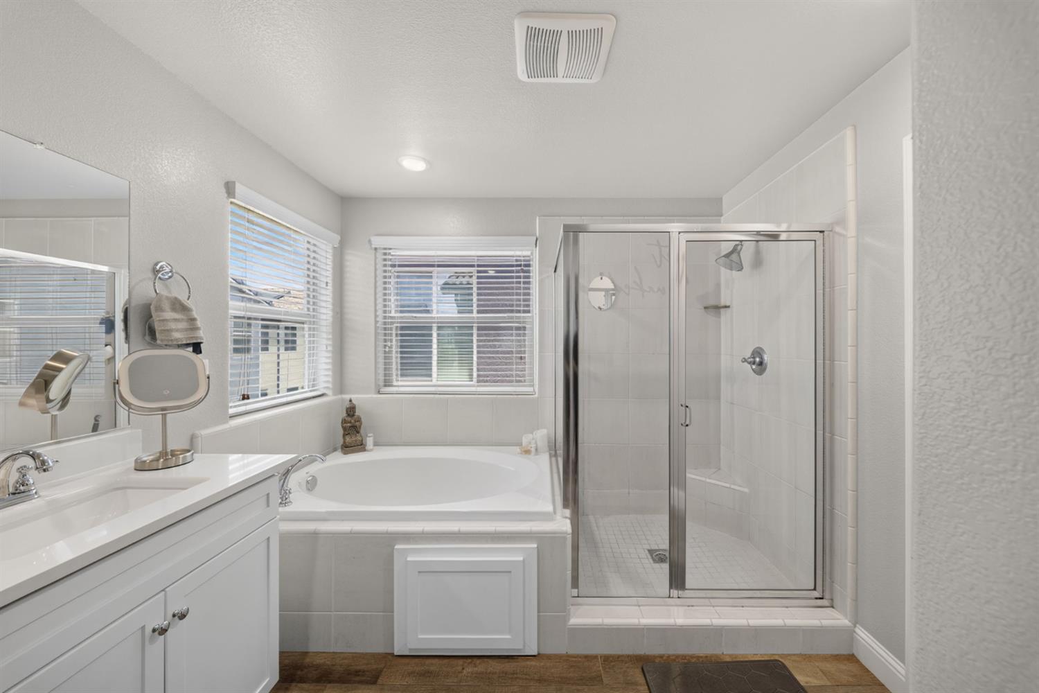 1426 E Via Dorata Way, Fresno, CA 93730