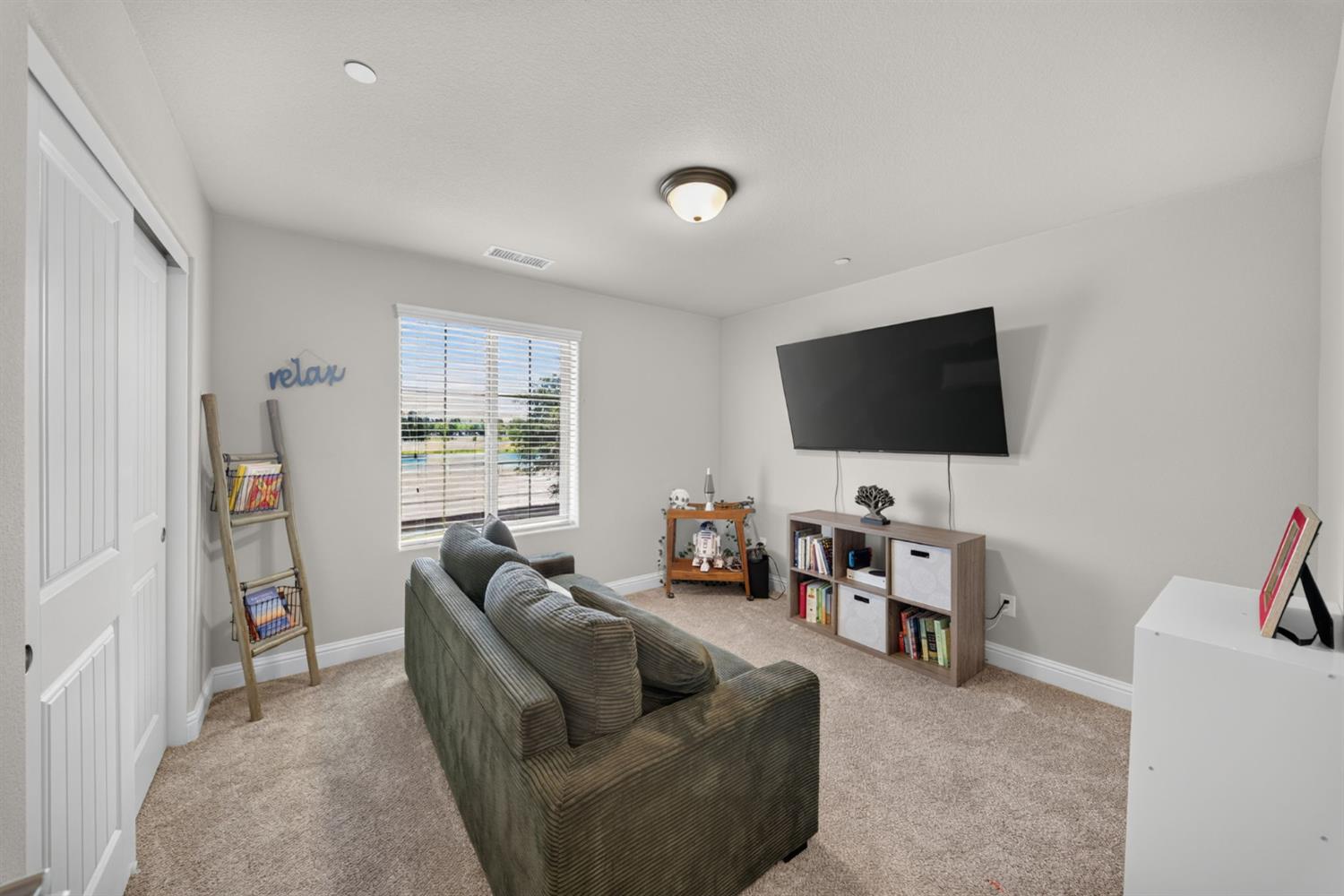 1426 E Via Dorata Way, Fresno, CA 93730