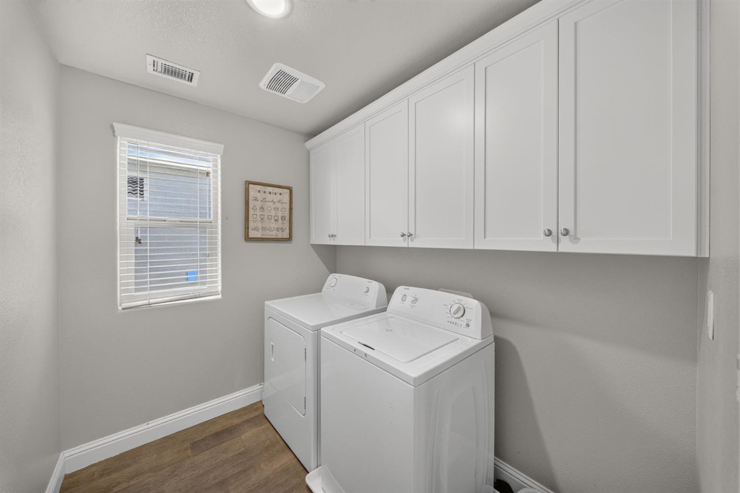 1426 E Via Dorata Way, Fresno, CA 93730