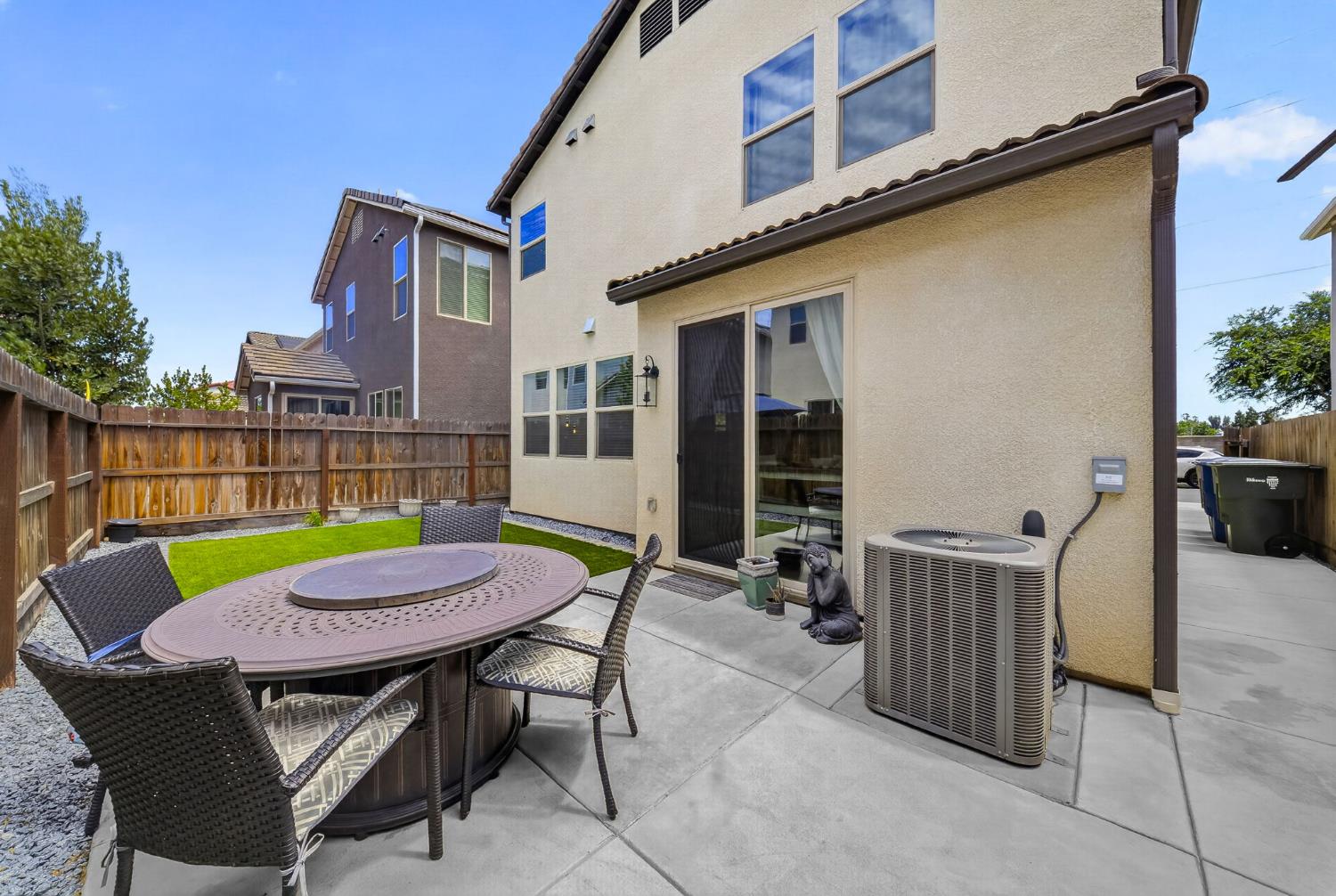 1426 E Via Dorata Way, Fresno, CA 93730
