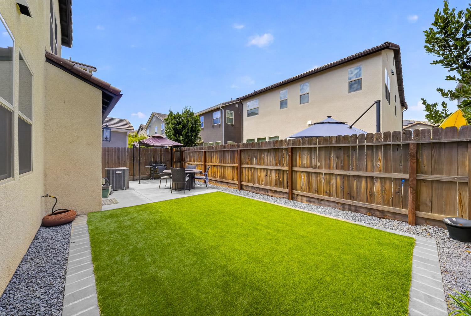 1426 E Via Dorata Way, Fresno, CA 93730