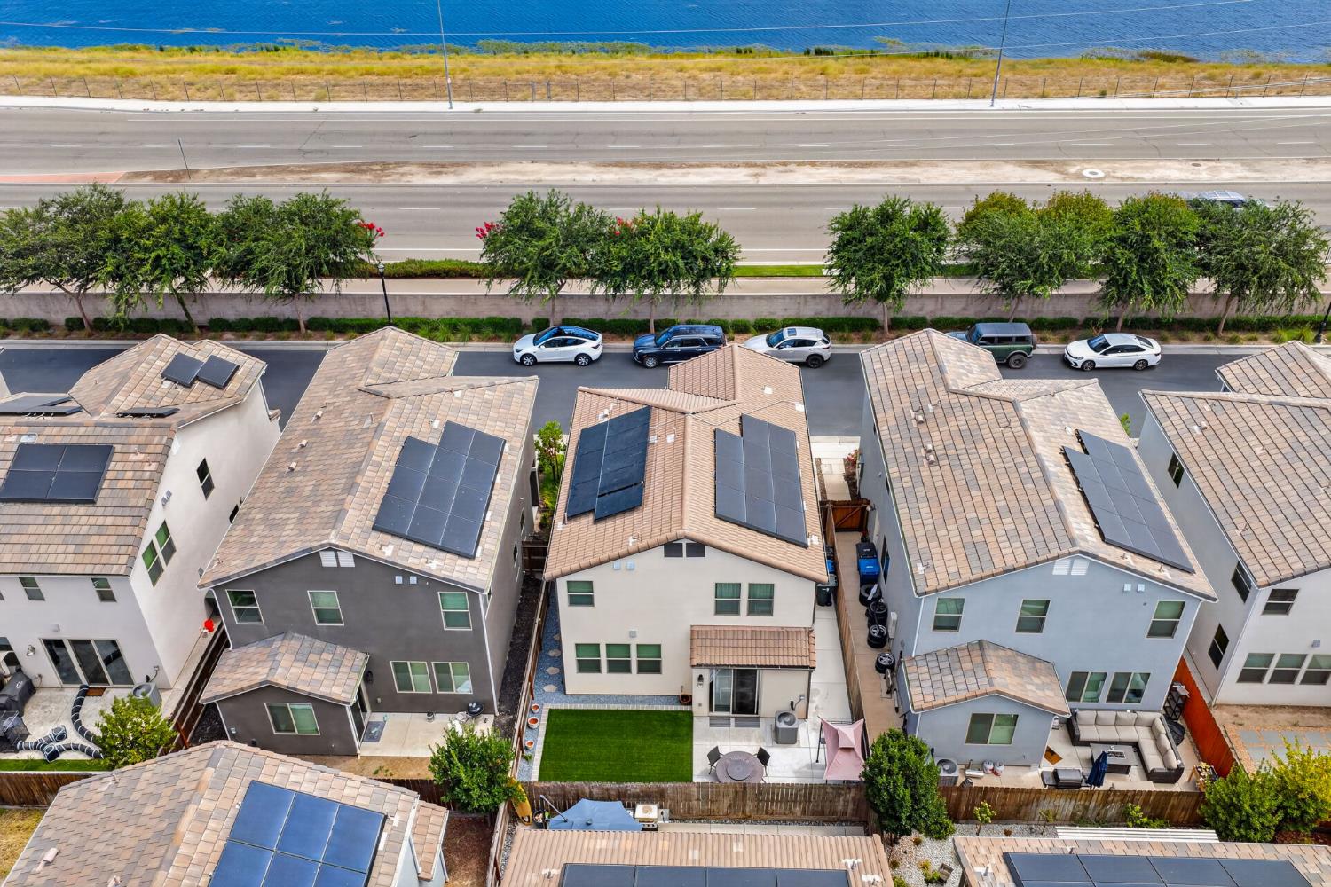 1426 E Via Dorata Way, Fresno, CA 93730