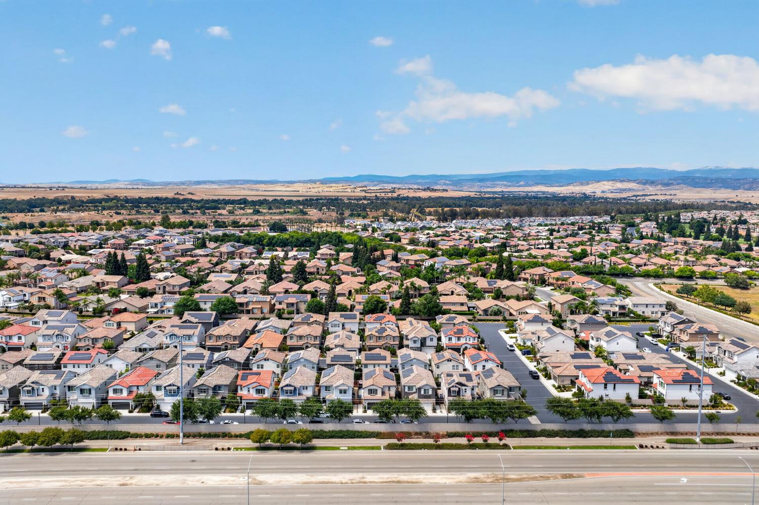 1426 E Via Dorata Way, Fresno, CA 93730
