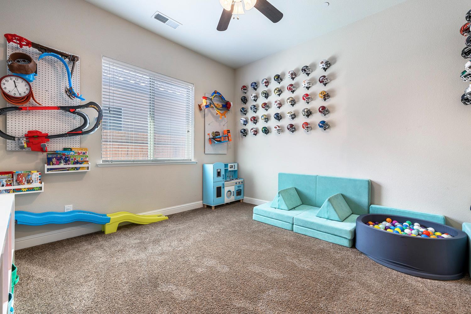 5796 N San Miguel Ave, Fresno, CA 93723